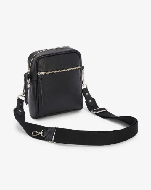 Essential Crossbody Cervino