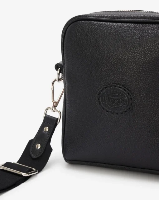 Essential Crossbody Cervino